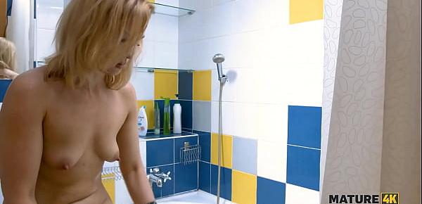 MATURE4K. Middle-aged woman just wanted to take shower but was nailed